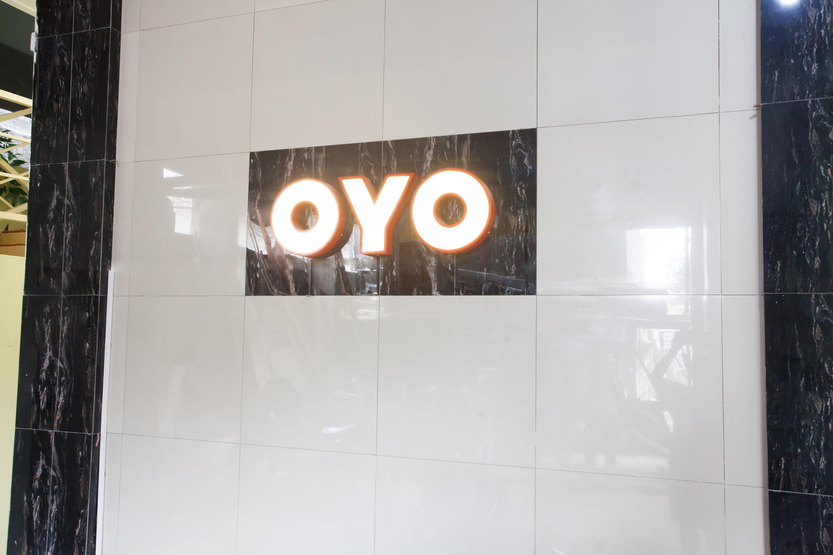 Oyo 990 Stadion Residence Syariah Medan Esterno foto