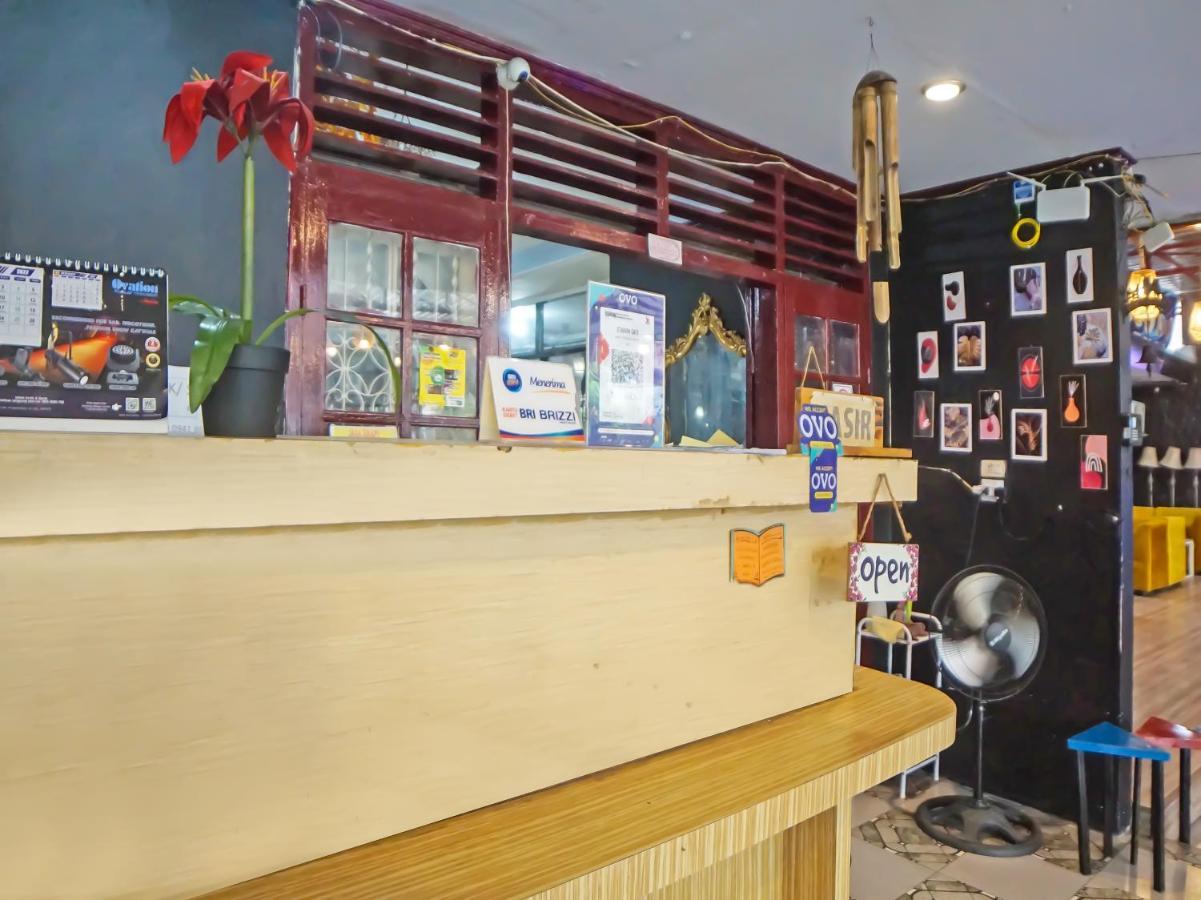 Oyo 990 Stadion Residence Syariah Medan Esterno foto