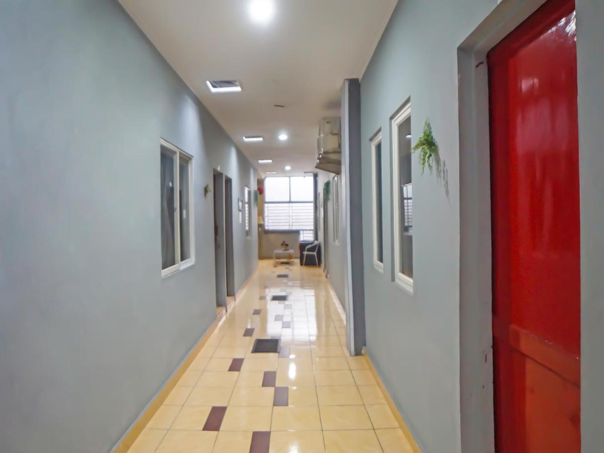 Oyo 990 Stadion Residence Syariah Medan Esterno foto