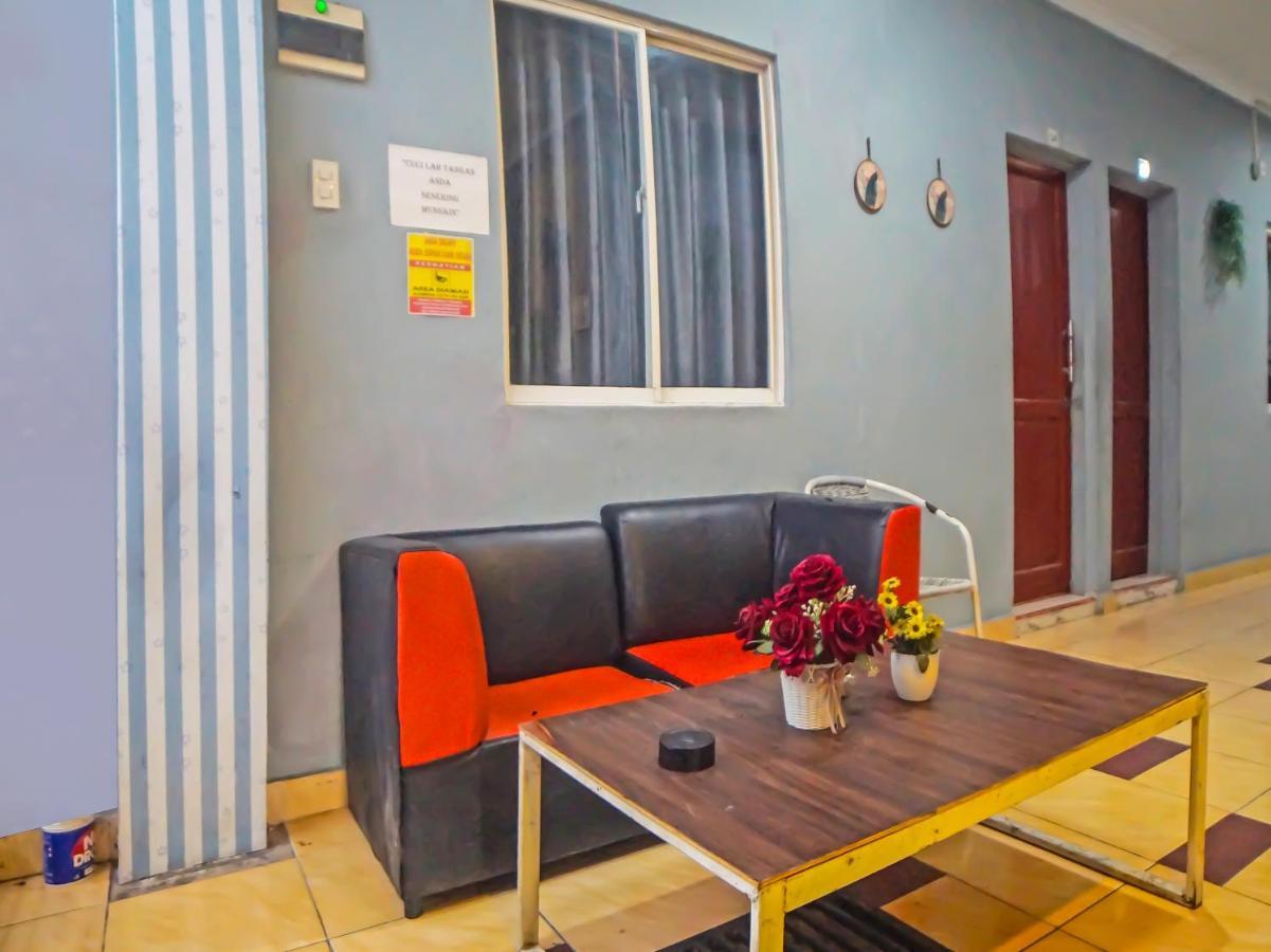 Oyo 990 Stadion Residence Syariah Medan Esterno foto