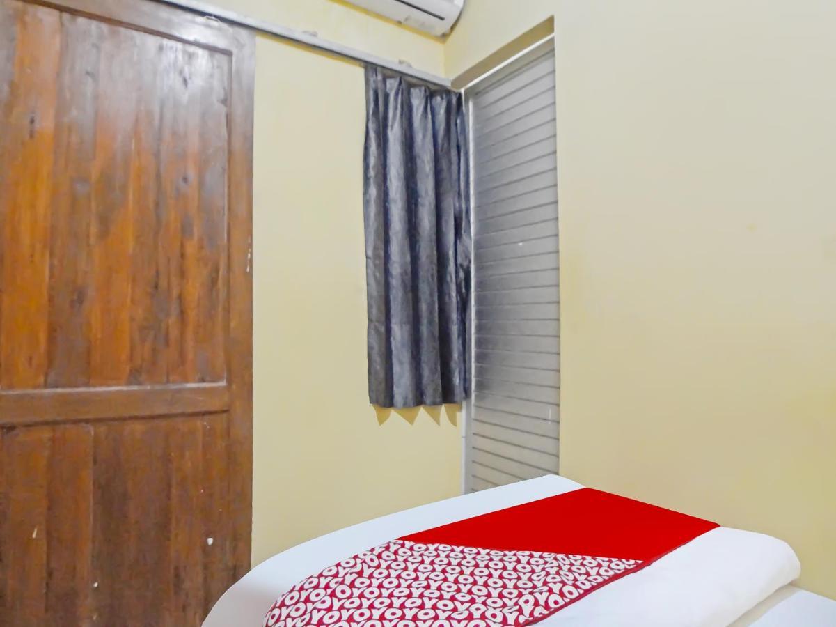 Oyo 990 Stadion Residence Syariah Medan Esterno foto