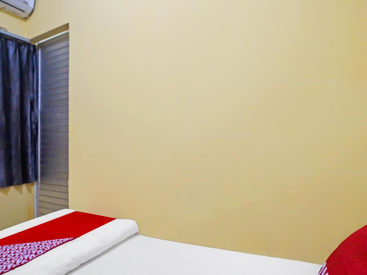 Oyo 990 Stadion Residence Syariah Medan Esterno foto