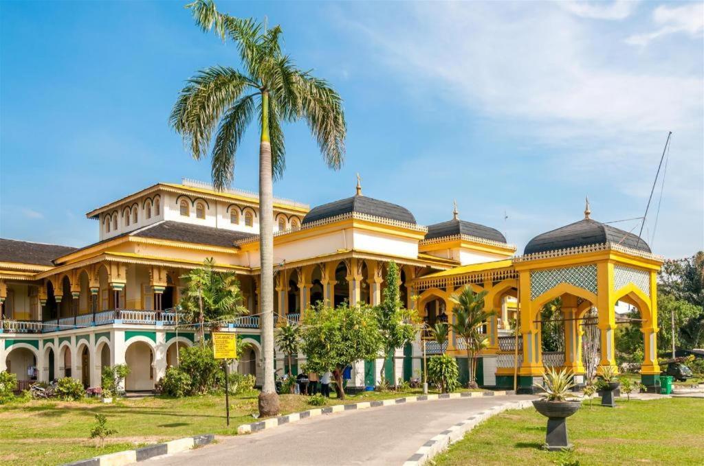 Oyo 990 Stadion Residence Syariah Medan Esterno foto
